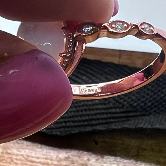 Beautiful gold color ring with bluish white opal looking stone. - Picture 6 of 8